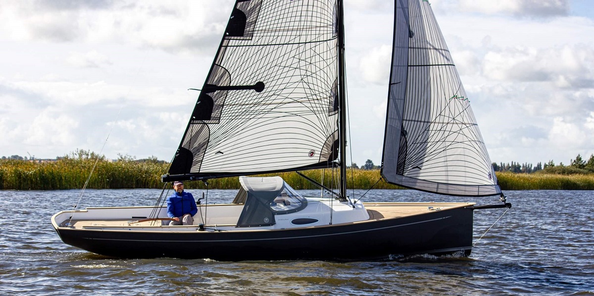 hoora-watersport-benoemt-yachtfull-international-tot-sales-agent-voor-day.m8