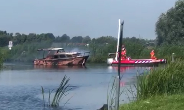 gewonden-door-brand-op-boot-in-wilnis-(video’s)