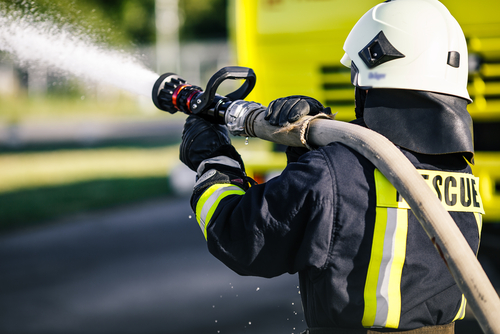 boot-vliegt-in-brand-tijdens-klussen