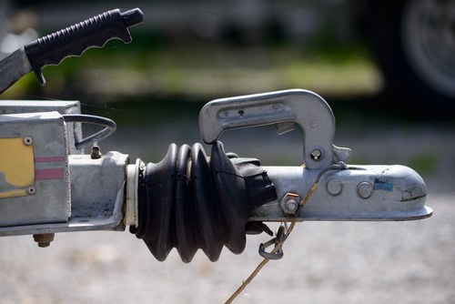 straat-in-purmerend-afgesloten-nadat-boot-van-trailer-valt