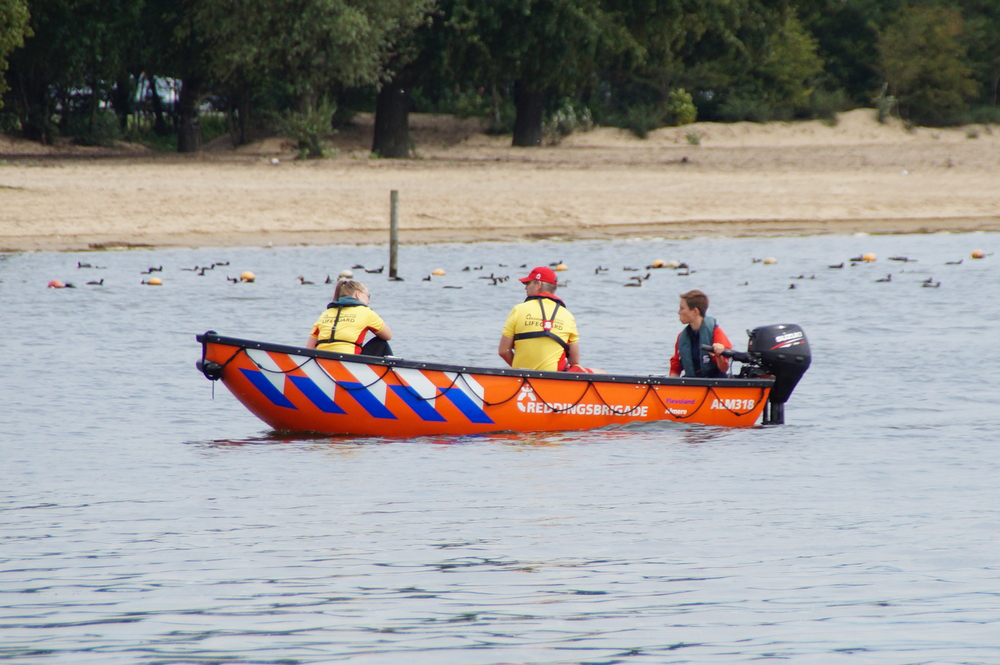 botsing-tussen-catamaran-en-open-zeilboot-bij-roermond