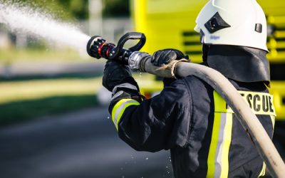 Boot vliegt in brand tijdens klussen