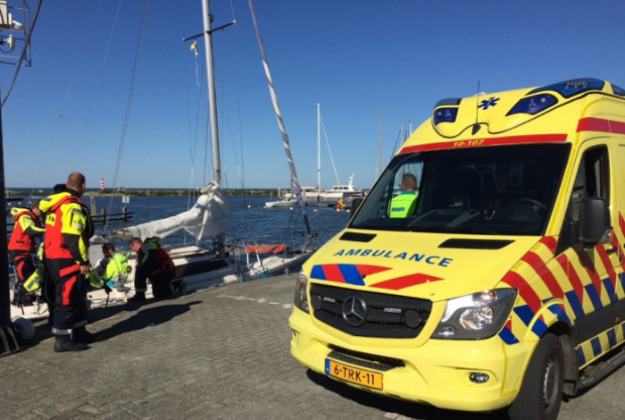 Medische evacuatie vanaf IJsselmeer door KNRM