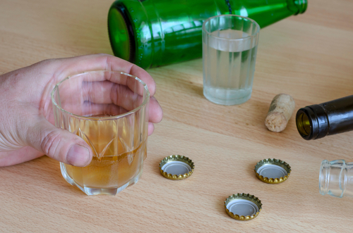 Omstanders brengen boot van dronken schipper naar de wal