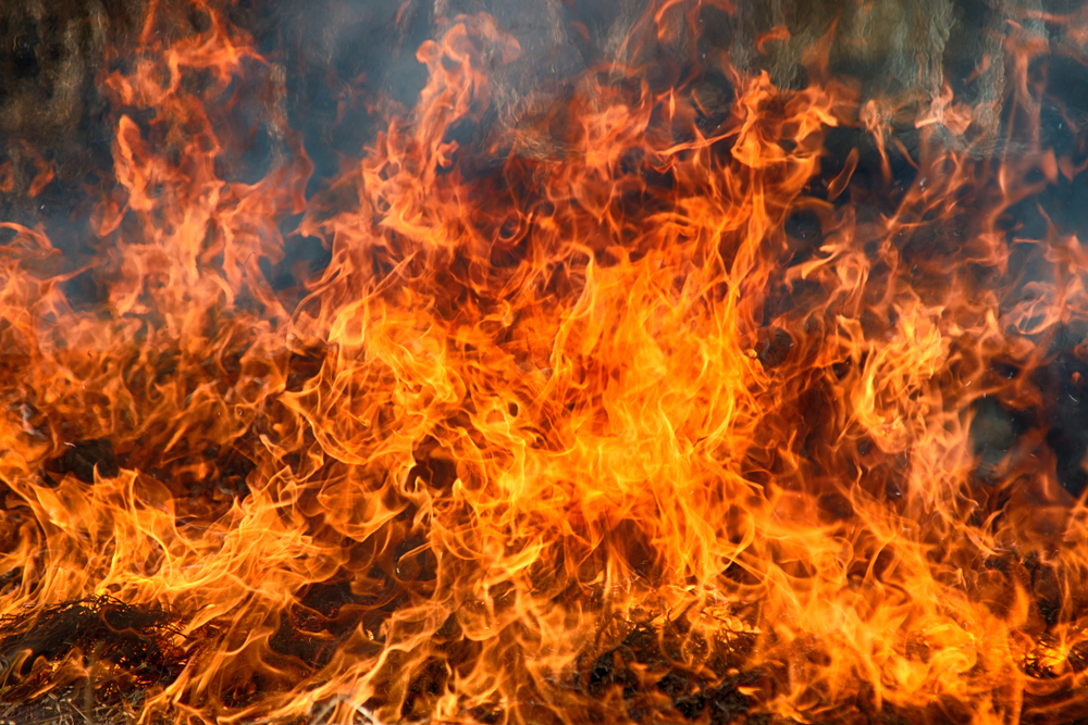 Superjacht Monaco vliegt in de brand in Griekenland (video)