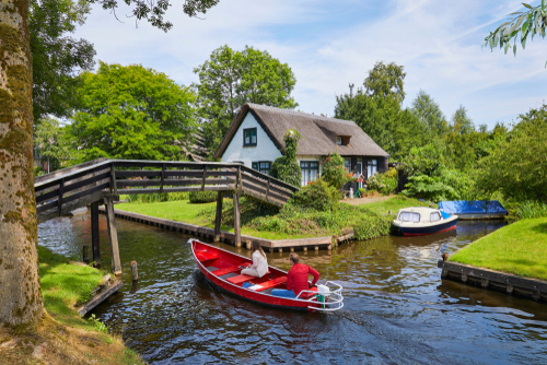 bootverhuurders-giethoorn-moeten-gemeente-per-boot-gaan-betalen