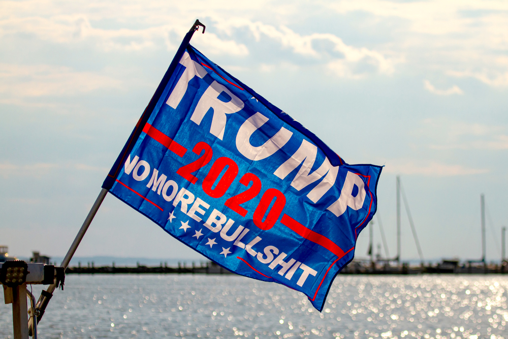 meerdere-vaartuigen-maakten-water-tijdens-trump-parade-(video)