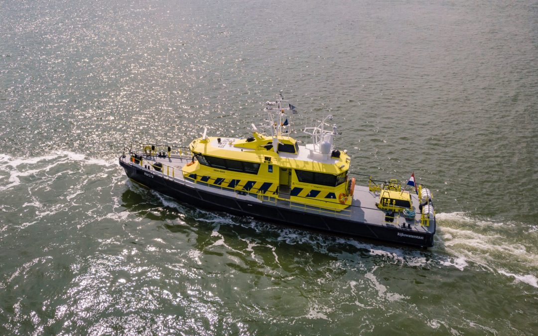 Belgisch binnenvaartschip aan de ketting