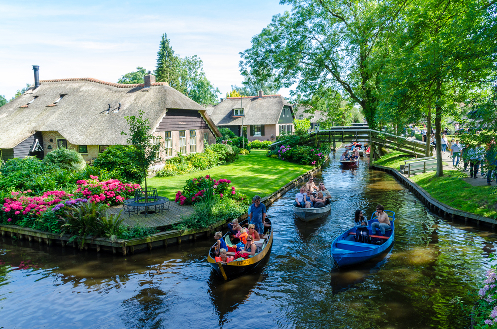 Bewoners en ondernemers in verzet tegen nieuw vaarbeleid Giethoorn