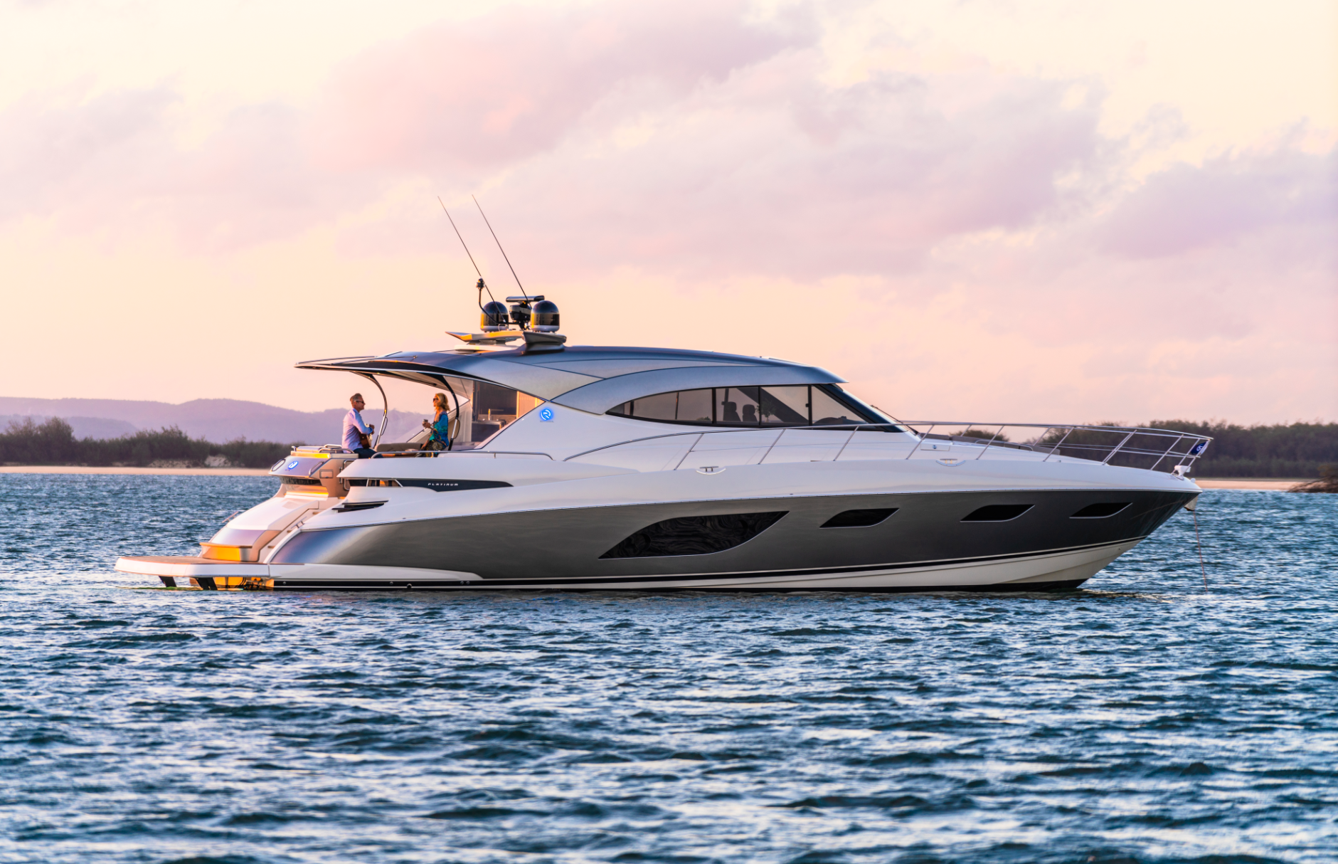 Riviera 6000 Sport Yacht Platinum Edition 