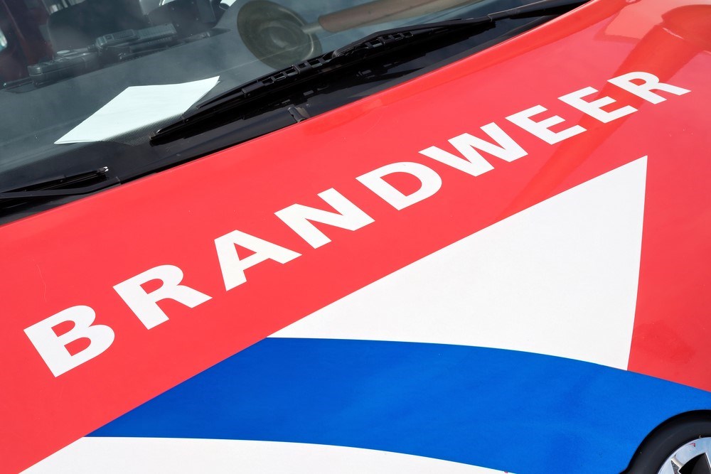Man breekt onderbeen na val in sluis