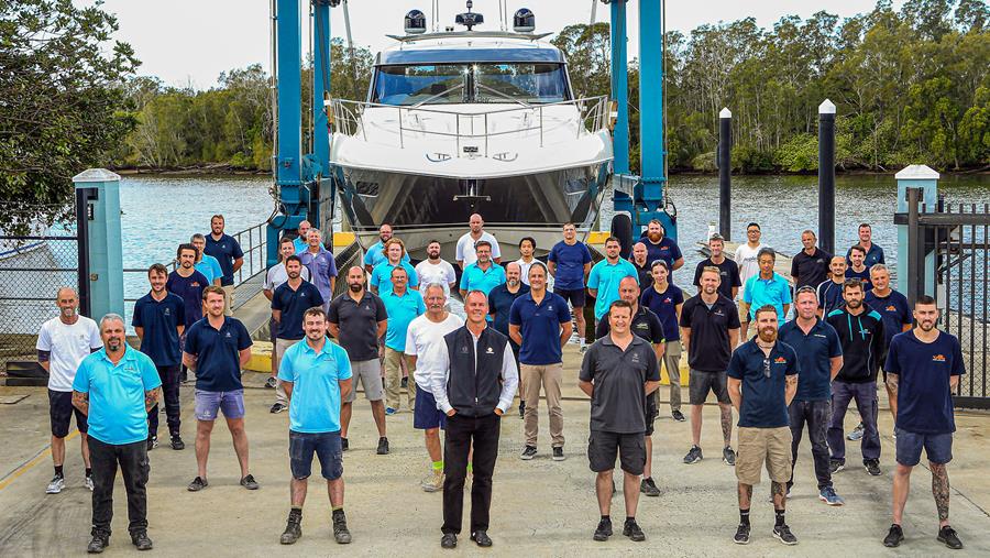 Riviera lanceert de 100ste 6000 Sport Yacht Platinum Edition