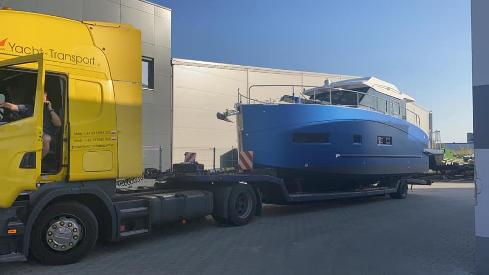 Tornado Sailing haalt Cobra Futura 36 en 40 naar Makkum