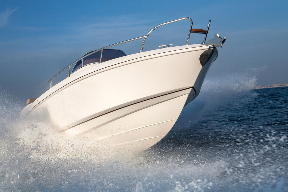 Vrouw overvaren door speedboot en overlijdt