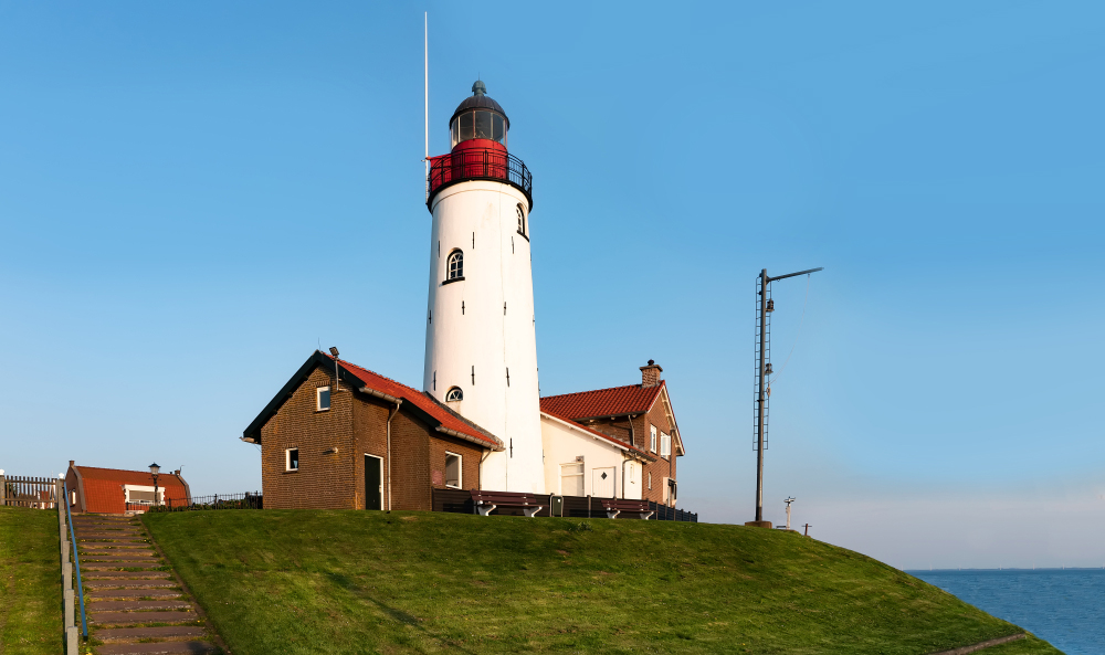 Superzeiljacht Athos weer te water na APK-beurt