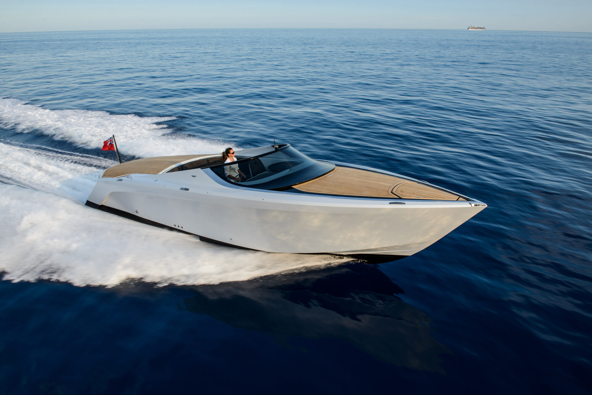 de-droom-van-iedere-verzamelaar:-veiling-van-de-eerste-aston-martin-powerboat