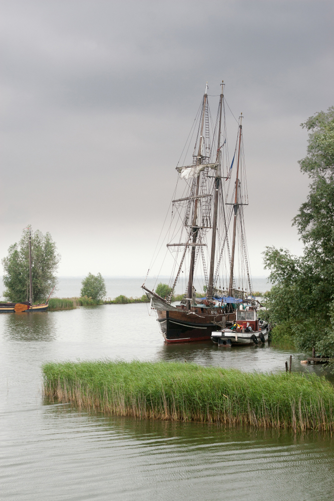 maandag-start-verwijdering-van-‘spookschip’-uit-muider-havenmond