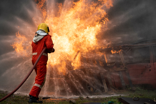 grote-brand-bij-jachtwerf-de-stille-boot-in-heeg