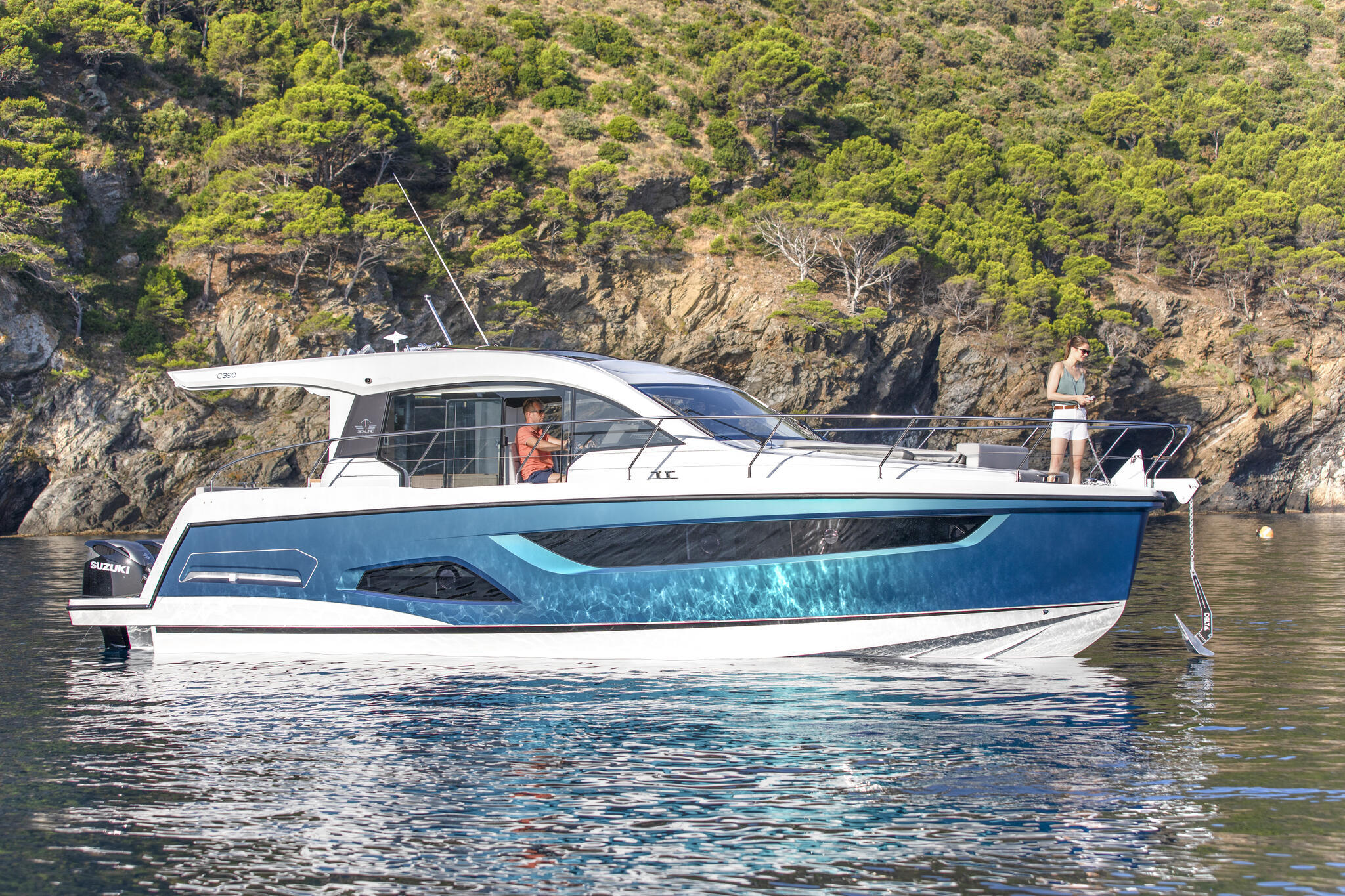 Sealine C390V