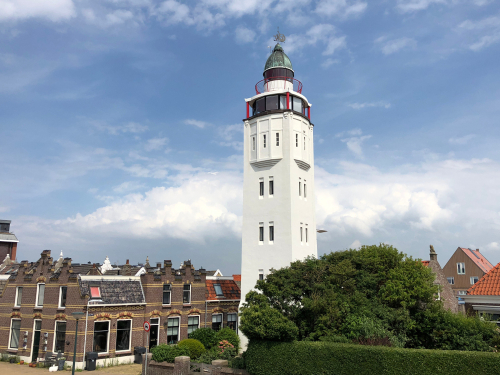 slapen-in-vuurtoren-om-de-bark-europa-te-helpen