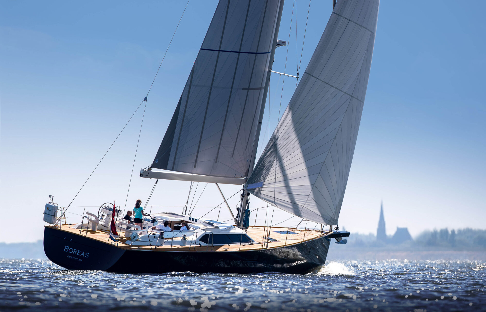 contest-55cs-wint-prestigieuze-‘european-yacht-of-the-year’-award