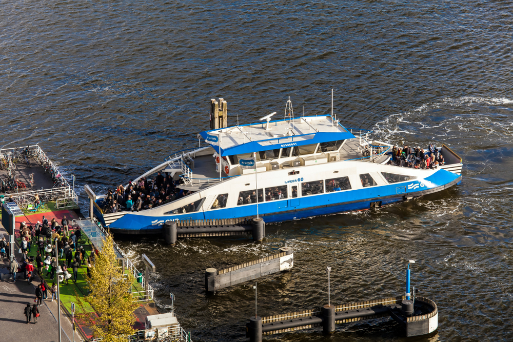 achter-de-schermen-bij-de-bouw-van-de-nieuwe-gvb-pont:-“een-plaatje!”