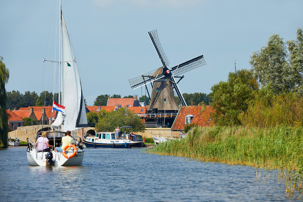 watersporters-profiteren-van-zomerweer,-bootverhuurseizoen-start-eerder-dan-anders