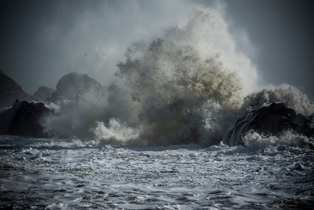 storm-zorgt-voor-surfplezier-en-uitdaging-voor-de-ferry