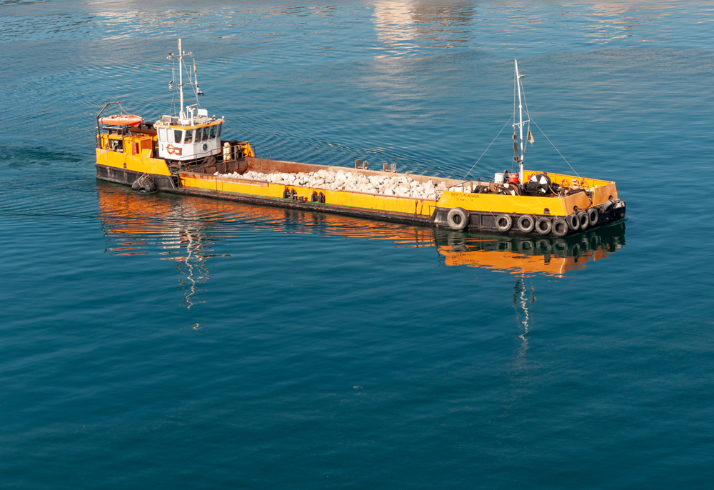 schip-‘rehoboth’-volgeladen-met-zout-gezonken-op-ijsselmeer