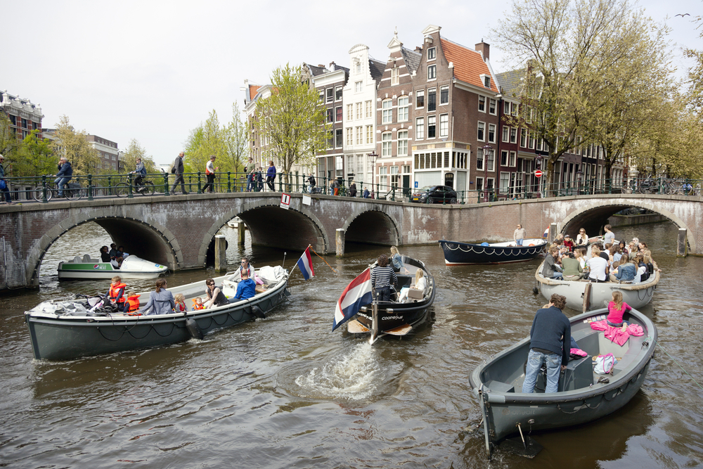 vanwege-drukte-op-grachten-gaat-westlandgrachtschutsluis-weer-open