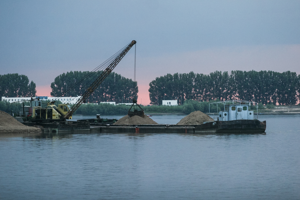 baggerschip-breekt-doormidden,-arbeider-bracht-zichzelf-in-veiligheid-(video)