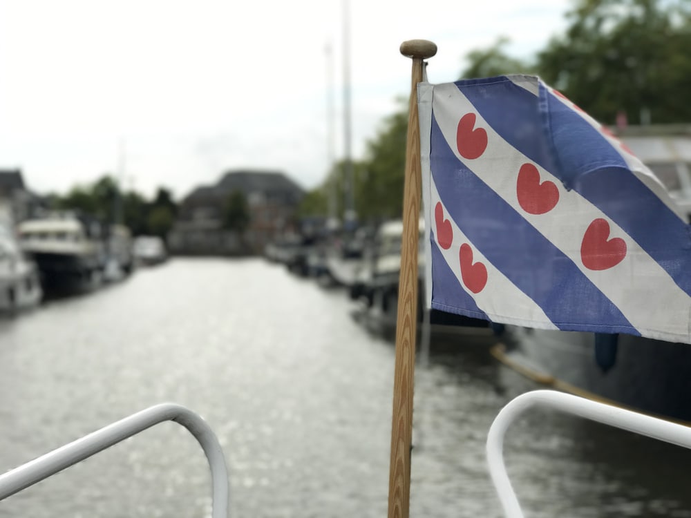 noorse-sloepen-neemt-friesland-boten-over