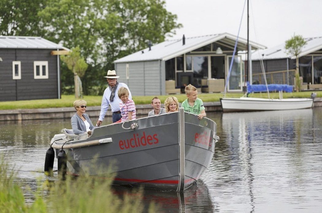 de-drie-leukste-vakantiehuisjes-met-vaarmogelijkheden-voor-het-gezin