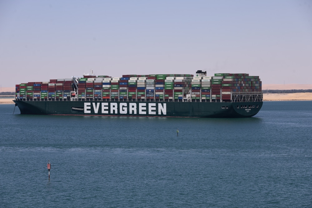 blokkeerschip-eindelijk-op-weg-naar-rotterdam