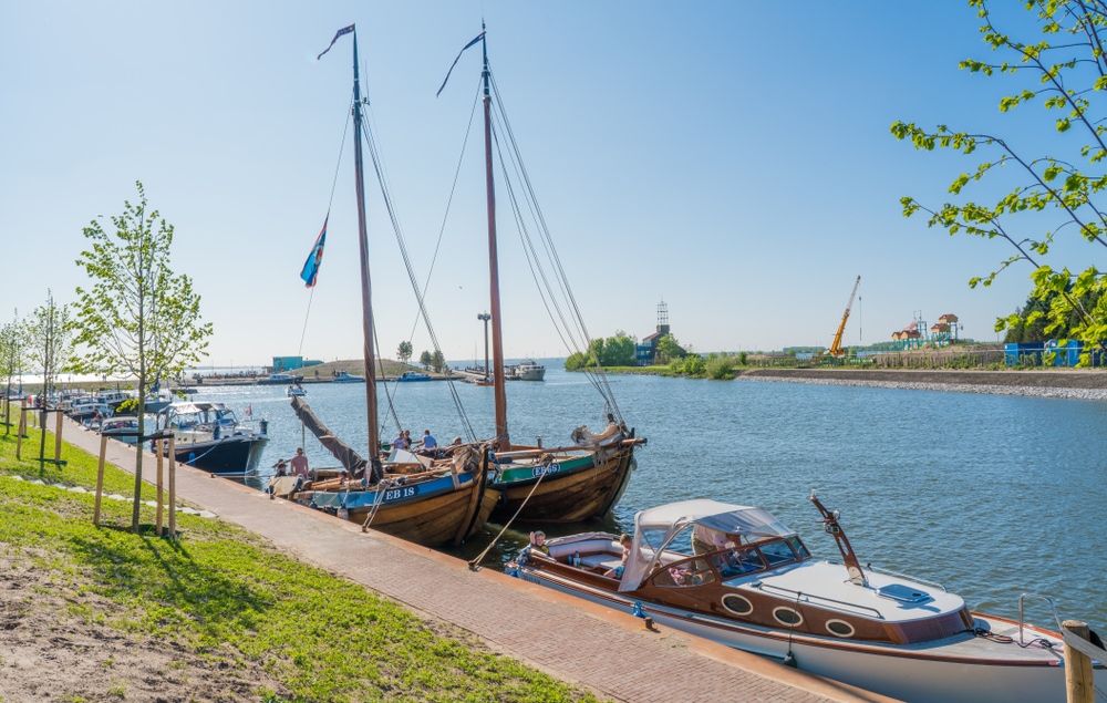 drukte-in-de-haven-van-harderwijk:-‘ze-liggen-soms-vier-rijen-dik-aan-de-steiger’