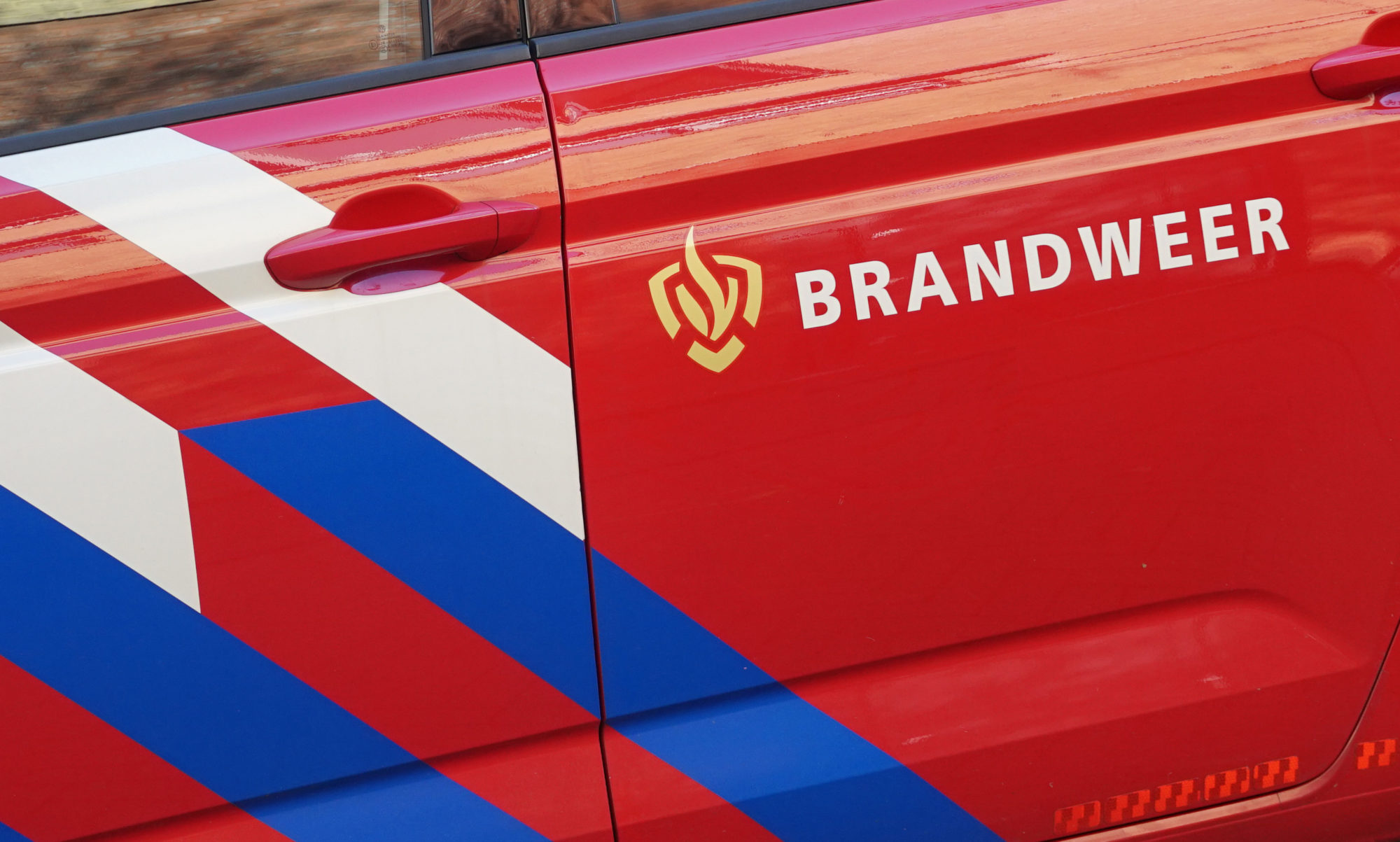 brandweer-haalt-oververhitte-accu’s-uit-boot-nabij-akkrum