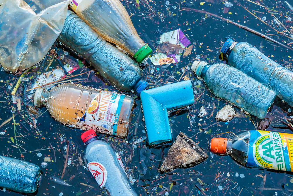 speciale-boot-tegen-zwerfafval-door-haarlemse-wateren:-“nog-hoop-werk-te-verrichten”