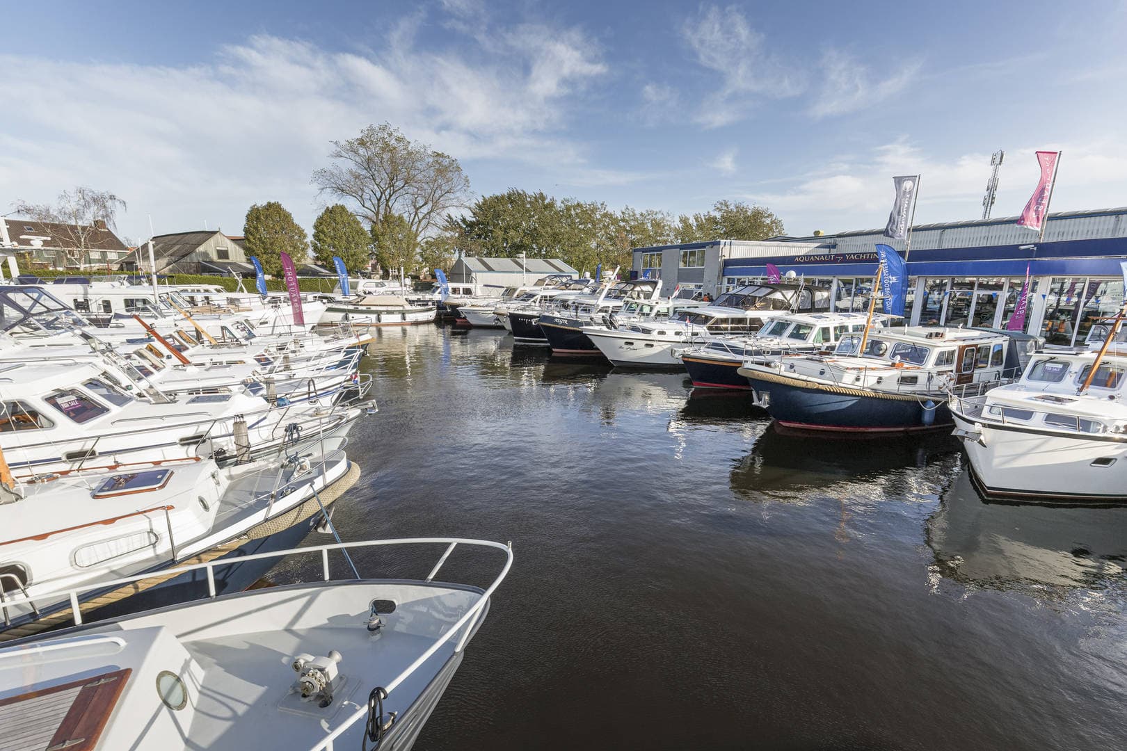 najaarseditie-van-motorboot-sneek-met-zeventien-deelnemers