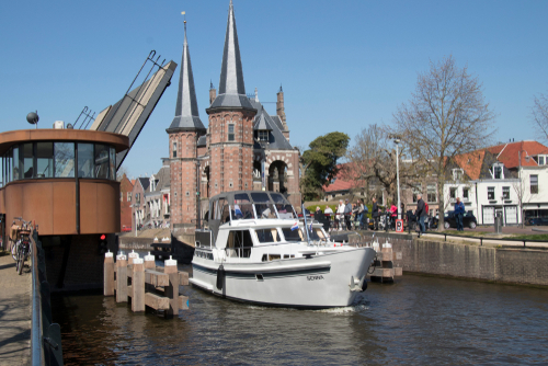 brugwachters-sneek-in-het-zonnetje-gezet