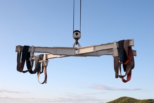 kraan-valt-op-boot-in-lummen