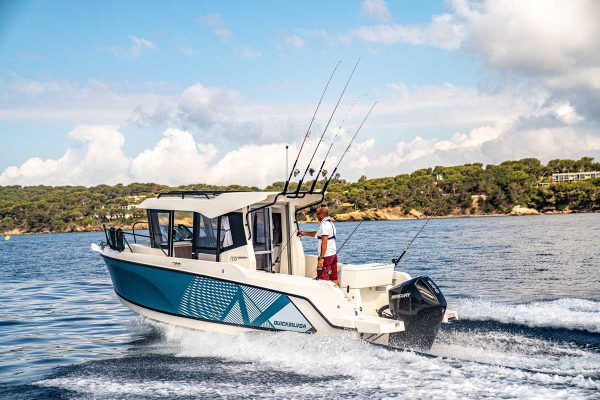 Quicksilver 705 Pilothouse