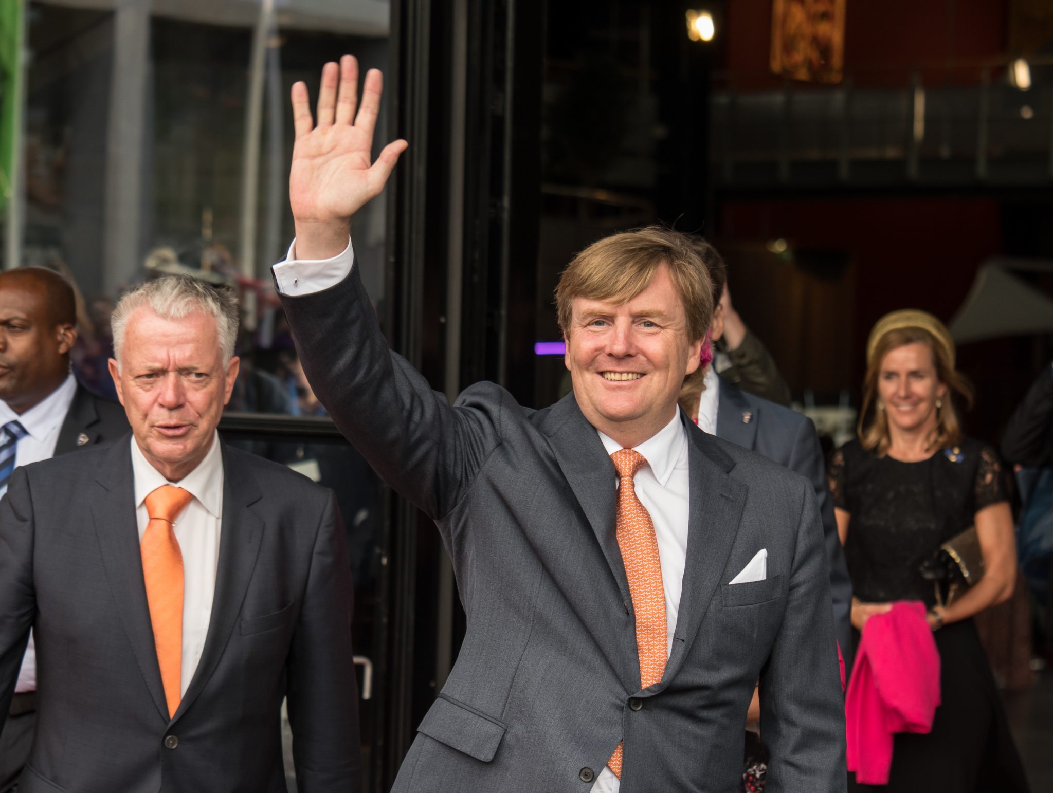 koning-opent-grootste-zeesluis-ter-wereld