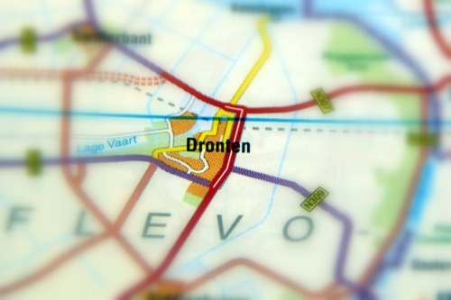 Man werkt vijfentwintig jaar lang in eigen achtertuin aan zeewaardig zeiljacht