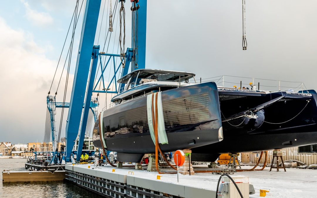 Volledig elektrische Sunreef 80 Eco te water