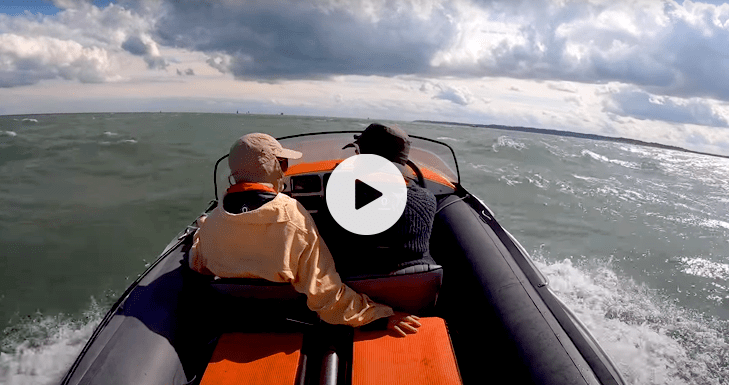 1.700 mijl in een minispeedbootje (video)