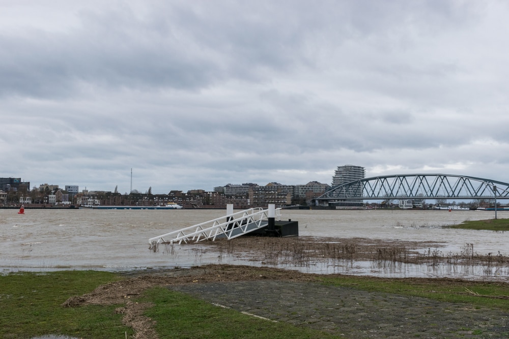 hoog-water-verwacht-in-rijn,-waal-en-ijssel