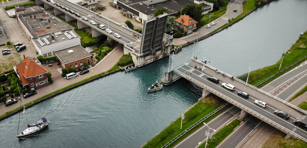 Passen en meten voor superjacht in Alphen aan den Rijn