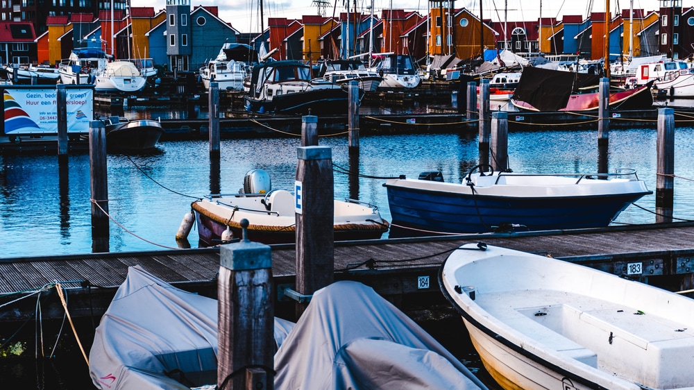 Reitdiephaven door hoog water tijdelijk afgesloten