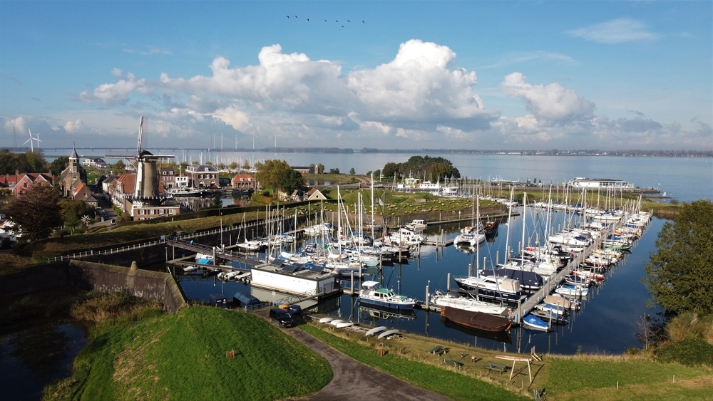 Steiger voor watersportvereniging Willemstad