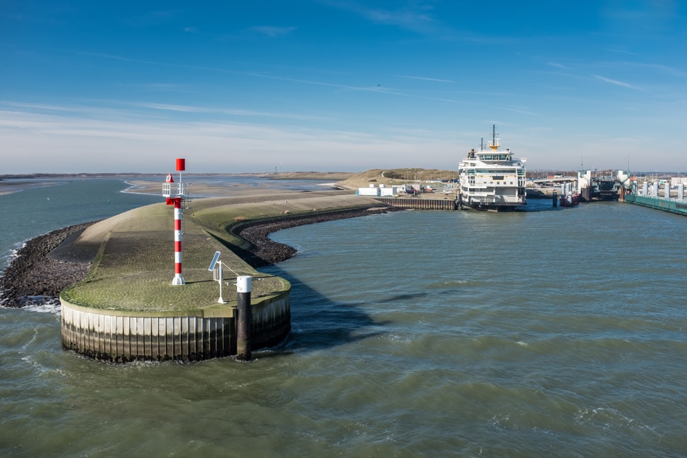 Vanwege storm vaart veer Wadden minder